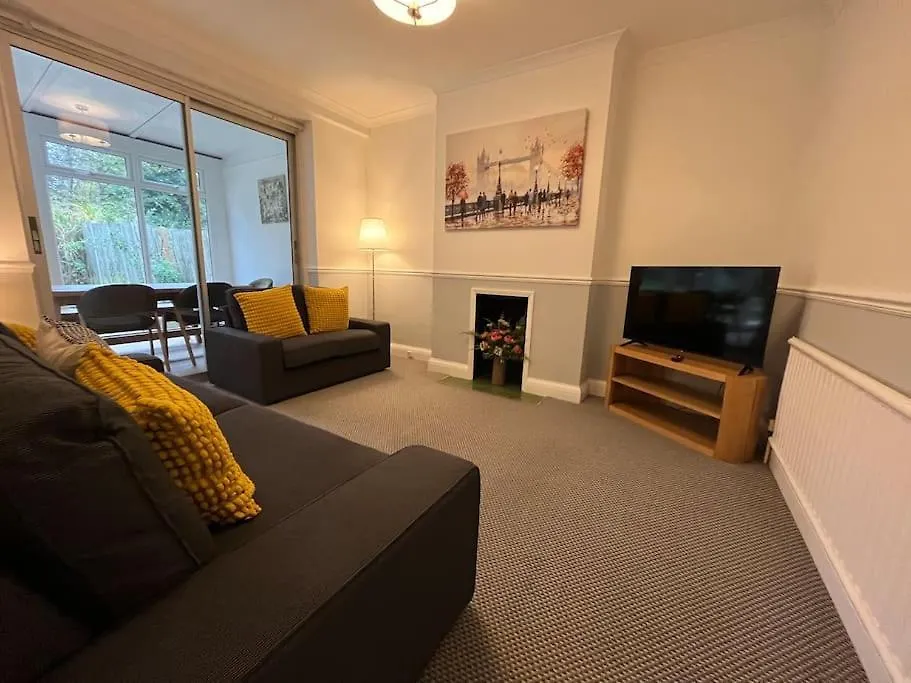 Holiday home Cosy & Comfortable 3 Bed House, Office & Driveway London United Kingdom